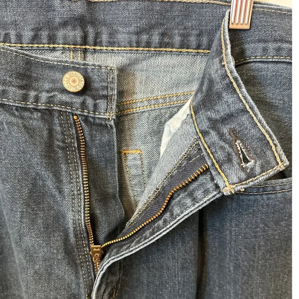 Levi’s 505 Men's Regular Fit Straight Leg Zipper Fly Dark Wash Denim Jeans 36x32